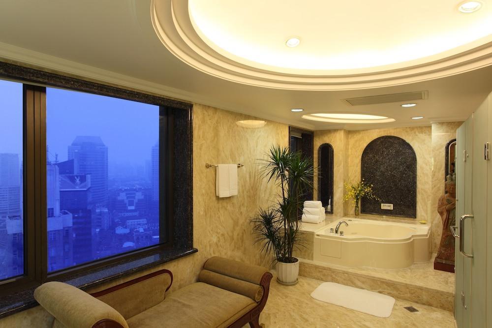 Nanjing Road, An Ihg Hotel Shanghai