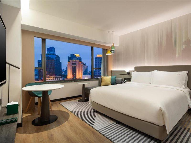 Nanjing Road, An Ihg