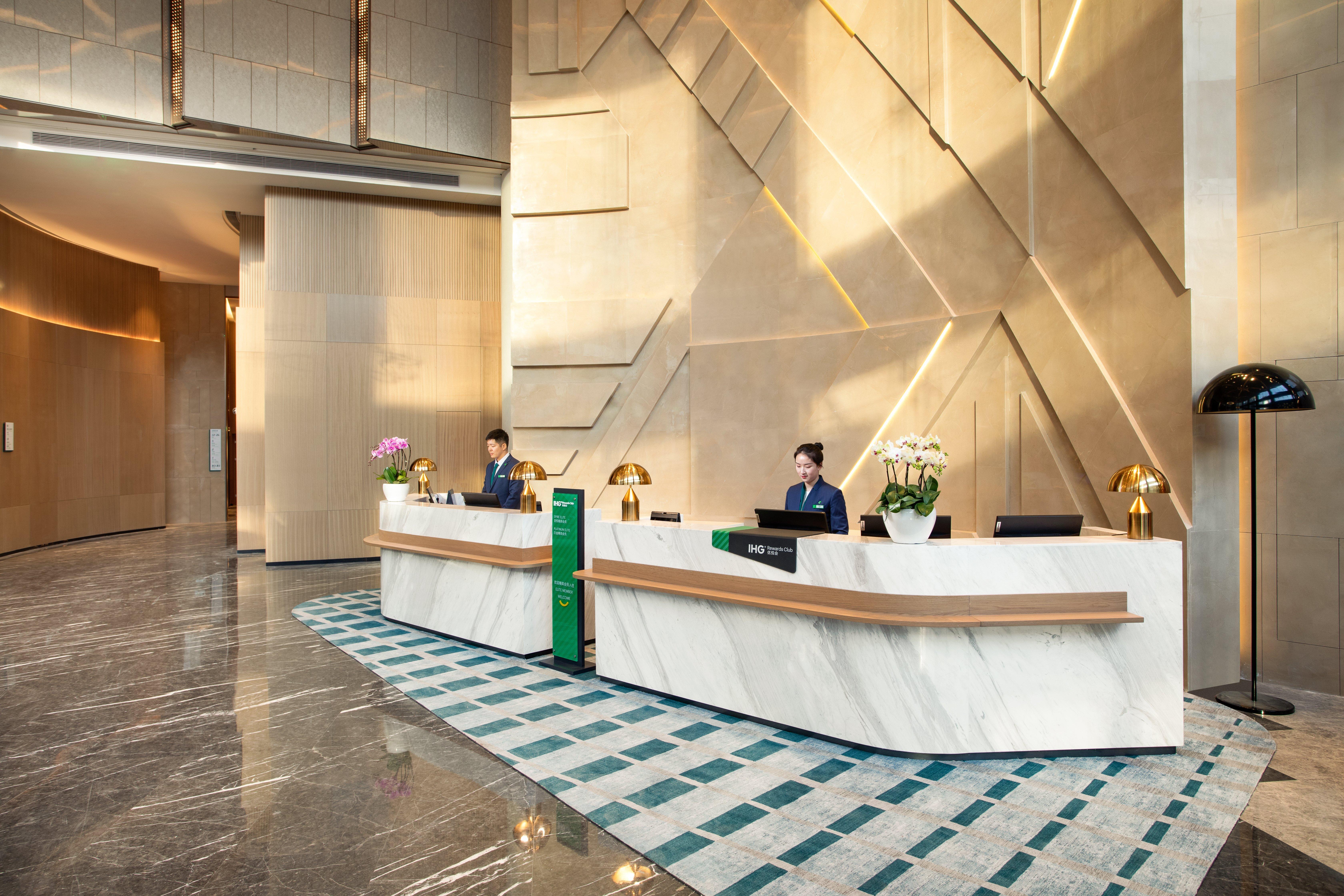 Nanjing Road, An Ihg Hotel