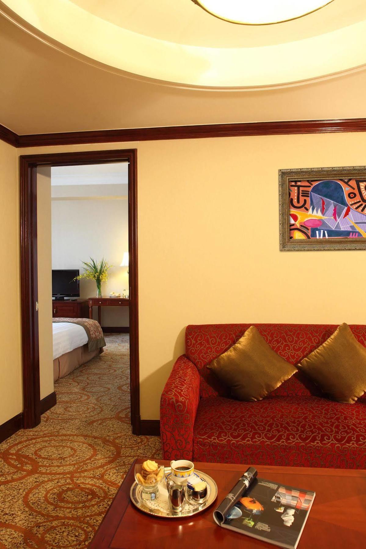 Nanjing Road, An Ihg