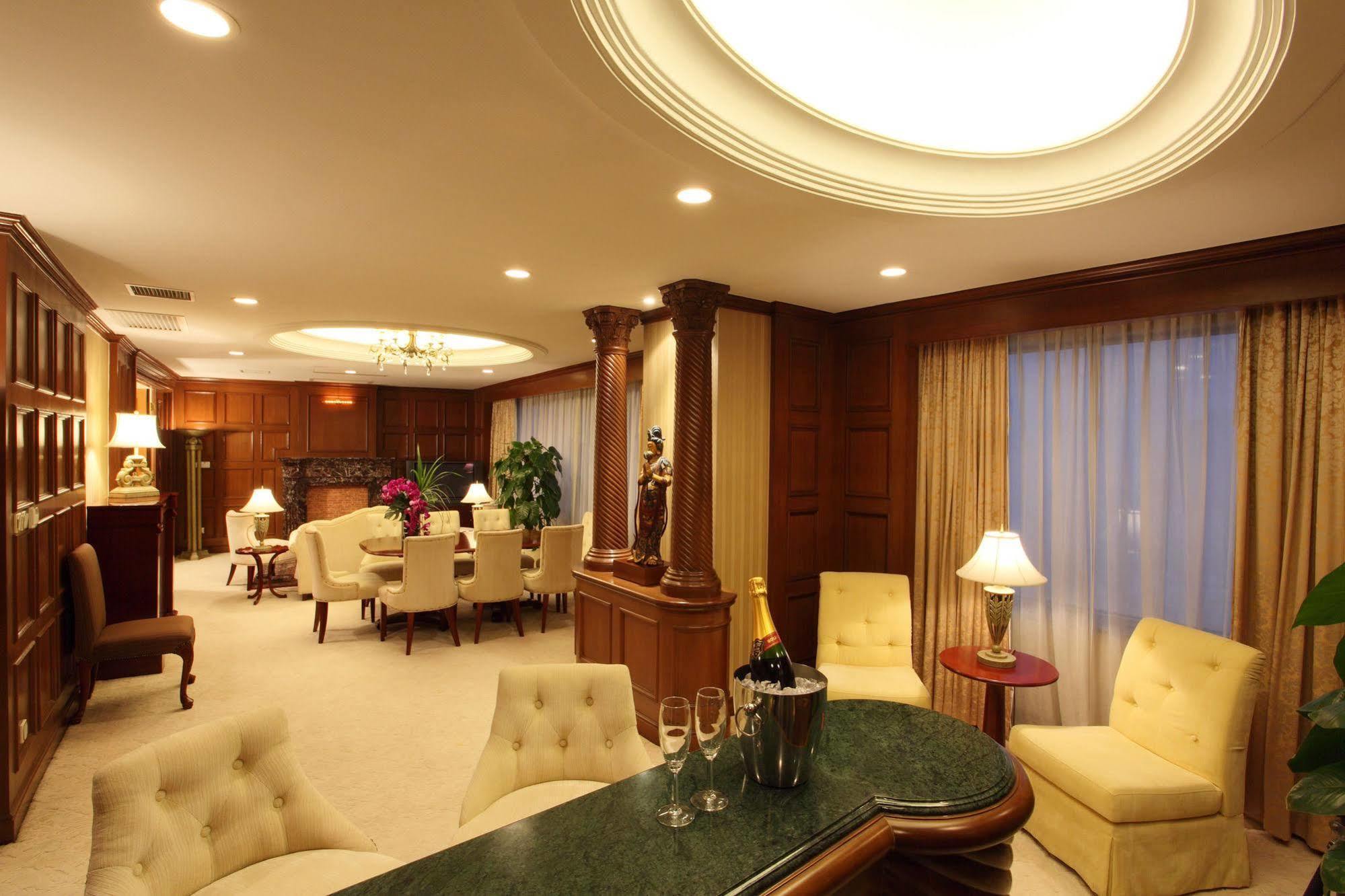Nanjing Road, An Ihg 5* Shanghai